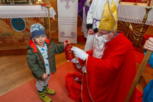 Geschenke vom Nikolaus<br />
Foto: Sieghart Egger Geschenke vom Nikolaus<br />
Foto: Sieghart Egger