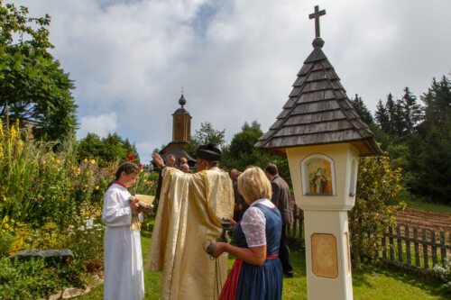 Segnung des Kräutergartens<br />
Foto: Anton Wieser