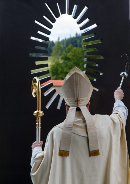 Segnung Skulptur:“ Begegnung“<br />
Foto: Anton Wieser