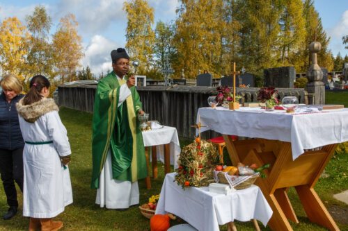 Segnung der Feldfrüchte<br />
Foto: Anton Wieser