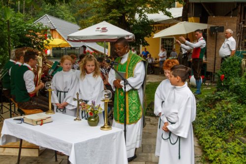 Heilige Messe<br />
Foto: Anton Wieser Heilige Messe<br />
Foto: Anton Wieser