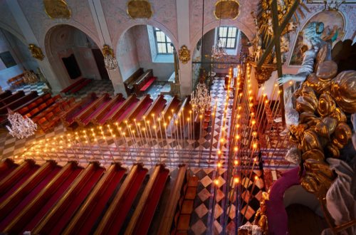 Das Kreuz im Weg in der Domkirche. (© Foto: zeitpunkt) Das Kreuz im Weg in der Domkirche. (© Foto: zeitpunkt)
