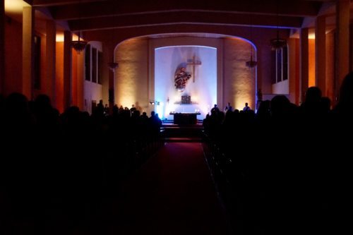 rund 300 Jugendliche und Firmlinge beim “Oh my God“ - Jugendgottesdienst in Maria Landskron (Foto: © Barbara Velik-Frank)