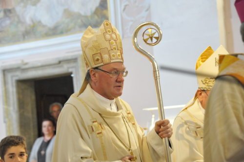 Škof v stolnici (Foto: Gotthardt)&nbsp;