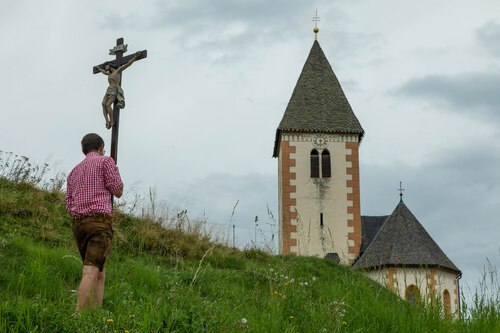 Vortragekreuz: getragen von David Egger<br />
Foto: Anton Wieser