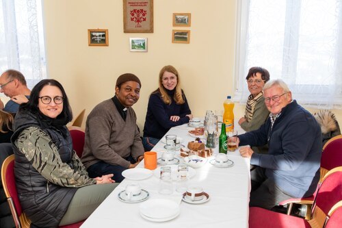 Agape im Pfarrsaal<br />
Foto: Sieghart Egger