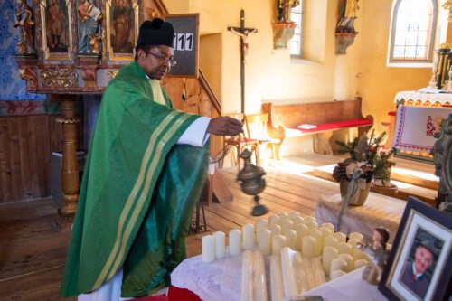 Segnung der Kerzen<br />
Foto: Anton Wieser