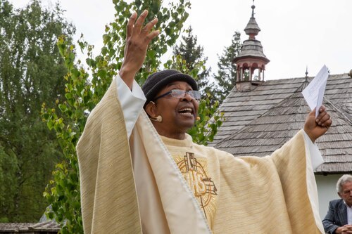 Predigt von Charles Ogbunambala<br />
Foto: Anton Wieser