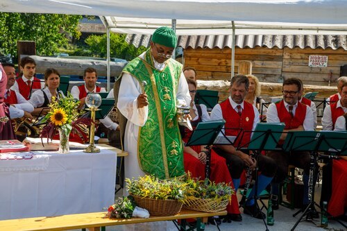 Kräuterbuschensegnung<br />
Foto: Anton Wieser