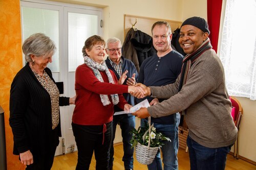 Ehrung: für 20-jährige Mitarbeit als PGR-Mitglied an Irma EGGER<br />
Foto: Anton Wieser