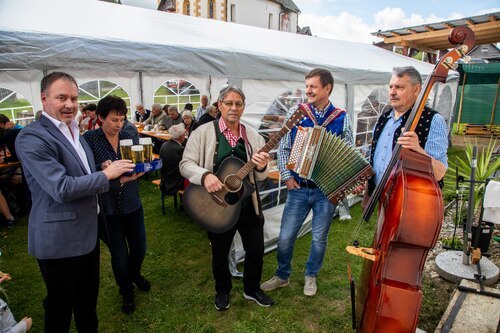 Pfarrfest: “die 2 lustigen 4“<br />
Foto: Anton Wieser