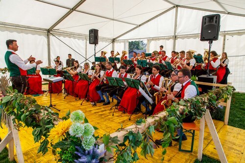 Glantaler Blasmusik Frauenstein<br />
Foto: Anton Wieser Glantaler Blasmusik Frauenstein<br />
Foto: Anton Wieser