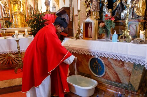 Stephaniweihwasser<br />
Foto: Anton Wieser