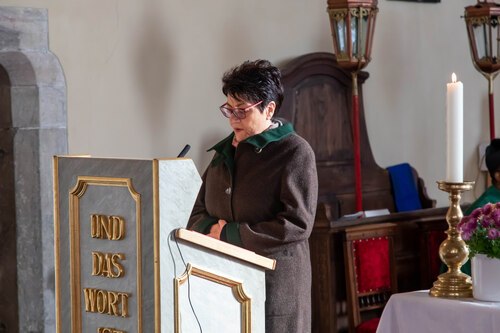 Bildunterschrift (Bildrechte sind zwingend anzugeben!) Bildunterschrift (Bildrechte sind zwingend anzugeben!)