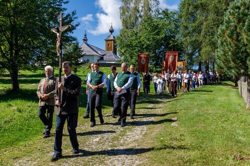 Umgang zu den vier Evangelienstationen<br />
Foto: Anton Wieser
