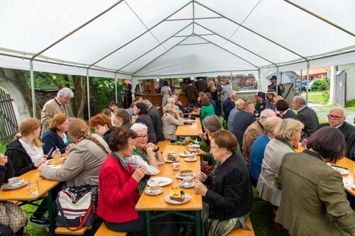 Pfarrfest Propteigarten Kraig<br />
Foto: Anton Wieser Pfarrfest Propteigarten Kraig<br />
Foto: Anton Wieser