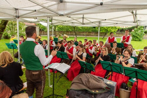 Glantaler Blasmusik Frauenstein<br />
Foto: Anton Wieser Glantaler Blasmusik Frauenstein<br />
Foto: Anton Wieser