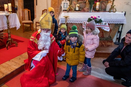 Verteilung der Nikolausgeschenke<br />
Foto:Foto: Sigi Egger