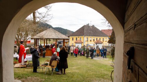 Heilige Messe im Propsteihof<br />
Foto: Anton Wieser