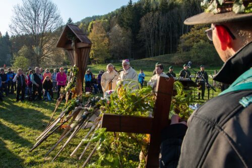 Bischofsmesse in Karnberg<br />
Foto: Anton Wieser