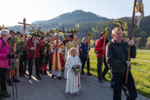 Einzug in Zweikirchen<br />
Foto: Anton Wieser