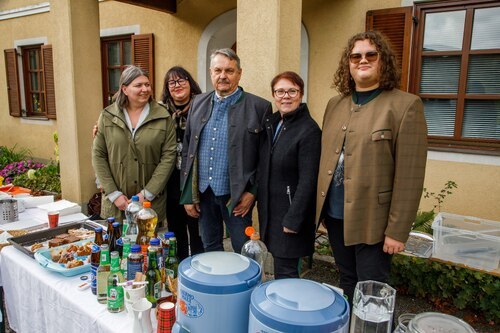 Agape<br />
Foto: Anton Wieser Agape<br />
Foto: Anton Wieser