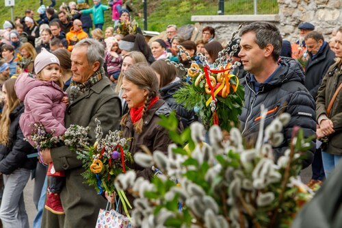 Palmbuschensegnung vor Ulrichskapelle<br />
Foto: Anton Wieser