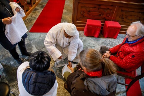 Fußwaschung<br />
Foto: Anton Wieser