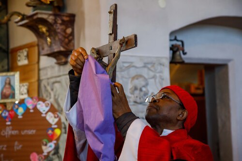 Jesus am Kreuz<br />
Foto: Anton Wieser