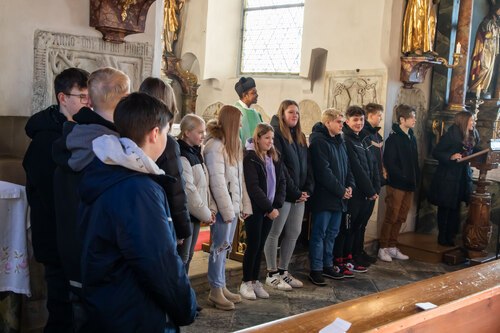 Vorstellung der Firmkandidaten<br />
Foto: Anton Wieser