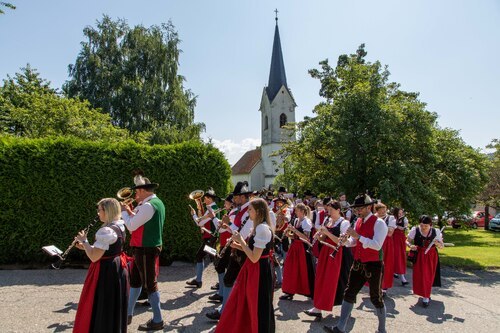 Umgang mit der Glantaler Blasmusik Frauenstein<br />
Foto: Anton Wieser