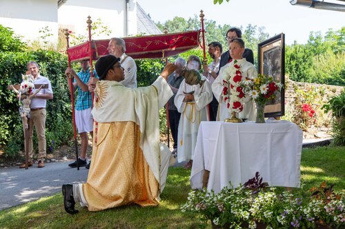 4. Evangelienstation Gasthaus Kaiser<br />
Foto: Anton Wieser 4. Evangelienstation Gasthaus Kaiser<br />
Foto: Anton Wieser