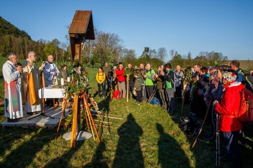 Bischofsmesse in Karnberg<br />
Foto: Anton Wieser