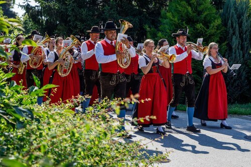 Glantaler Blasmusik Frauenstein<br />
Foto: Anton Wieser Glantaler Blasmusik Frauenstein<br />
Foto: Anton Wieser