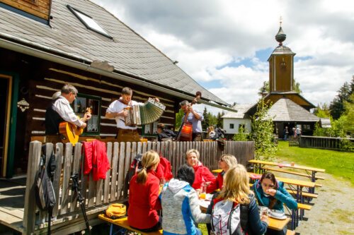 Musikanten beim Jägerwirt<br />
Foto: Anton Wieser Musikanten beim Jägerwirt<br />
Foto: Anton Wieser