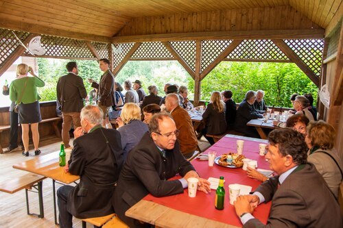 Agape im Salettl der Familie Kampl<br />
Foto: Anton Wieser Agape im Salettl der Familie Kampl<br />
Foto: Anton Wieser