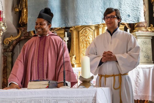 Priesteranwärter Massimo Bassolino<br />
Foto: Anton Wieser Priesteranwärter Massimo Bassolino<br />
Foto: Anton Wieser