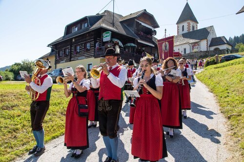 Prozession mit der Glantaler Blasmusik Frauenstein<br />
Foto: Anton Wieser