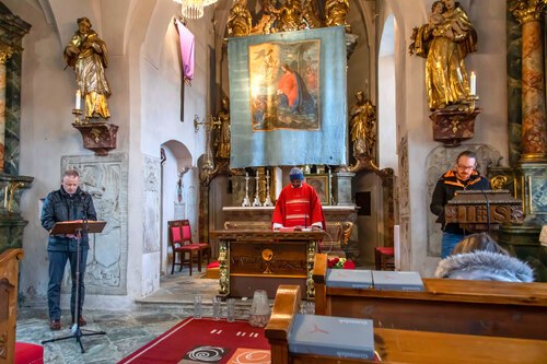 Bildunterschrift (Bildrechte sind zwingend anzugeben!) Bildunterschrift (Bildrechte sind zwingend anzugeben!)