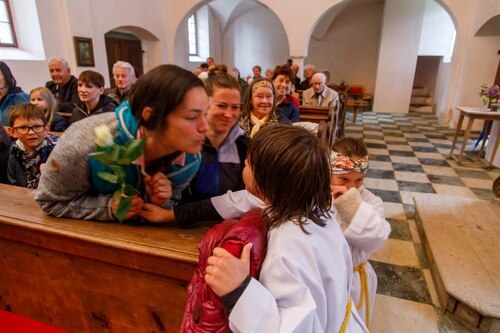 Rosen für die Mütter<br />
Foto: Anton Wieser