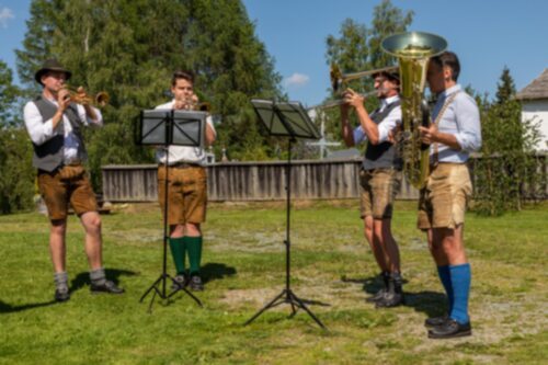 Familienmusik “Eckinger Bläserquartett“<br />
Foto: Anton Wieser Familienmusik “Eckinger Bläserquartett“<br />
Foto: Anton Wieser