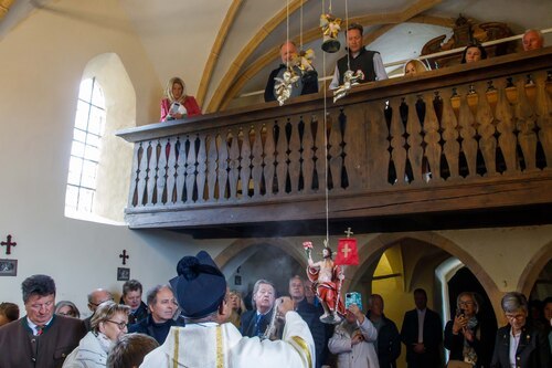 Aufziehen des Auferstandenen<br />
Foto: Anton Wieser