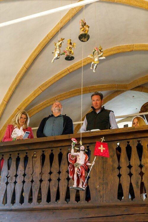 Christusstatue mit Engelsbegleitung<br />
Foto: Anton Wieser