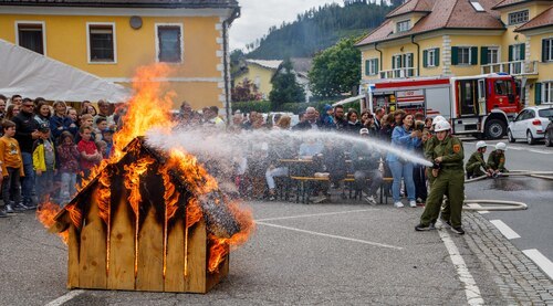 Löschübung der Jungfeuerwehr<br />
Foto: Anton Wieser