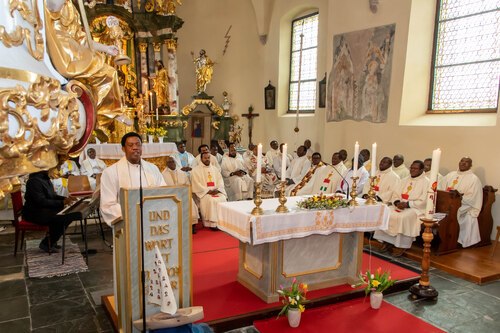 Predigt von Dr. Jacob Nwabor<br />
Foto: Anton Wieser