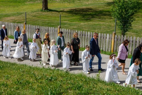 Einzug in die Propsteikirche<br />
Foto: Anton Wieser