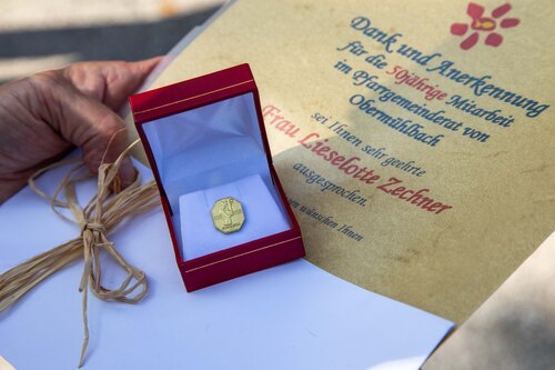 Modestus Abzeichen in Gold<br />
Foto: Anton Wieser Modestus Abzeichen in Gold<br />
Foto: Anton Wieser