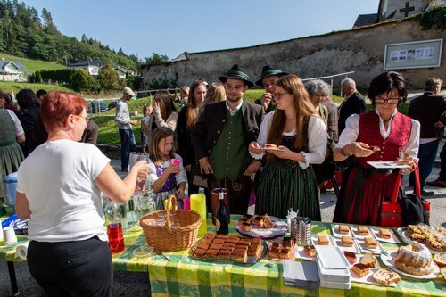 Agape<br />
Foto: Anton Wieser Agape<br />
Foto: Anton Wieser