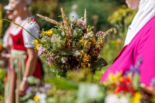 Segnung der Kräuterbüscherln<br />
Foto: Anton Wieser