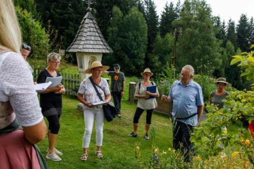 Vorträge im Kräutergarten (Dr. Helmut Zwander)<br />
Foto: Anton Wieser